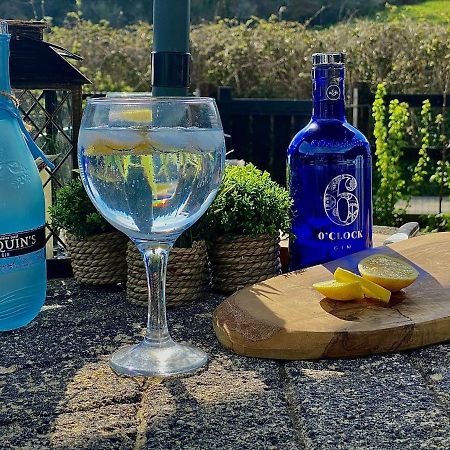 Trelaske Mill Cider Barn-With Hot Tub, Fire Pit Bbq Lewannick المظهر الخارجي الصورة