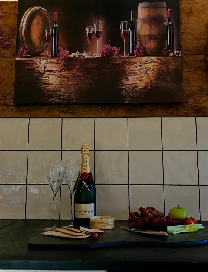 Trelaske Mill Cider Barn-With Hot Tub, Fire Pit Bbq Lewannick المظهر الخارجي الصورة