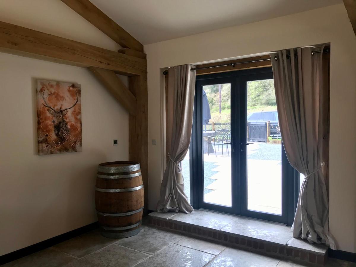 Trelaske Mill Cider Barn-With Hot Tub, Fire Pit Bbq Lewannick المظهر الخارجي الصورة