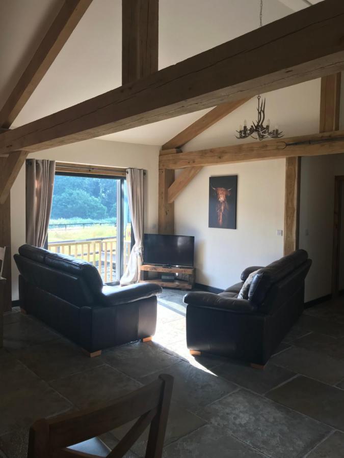 Trelaske Mill Cider Barn-With Hot Tub, Fire Pit Bbq Lewannick المظهر الخارجي الصورة