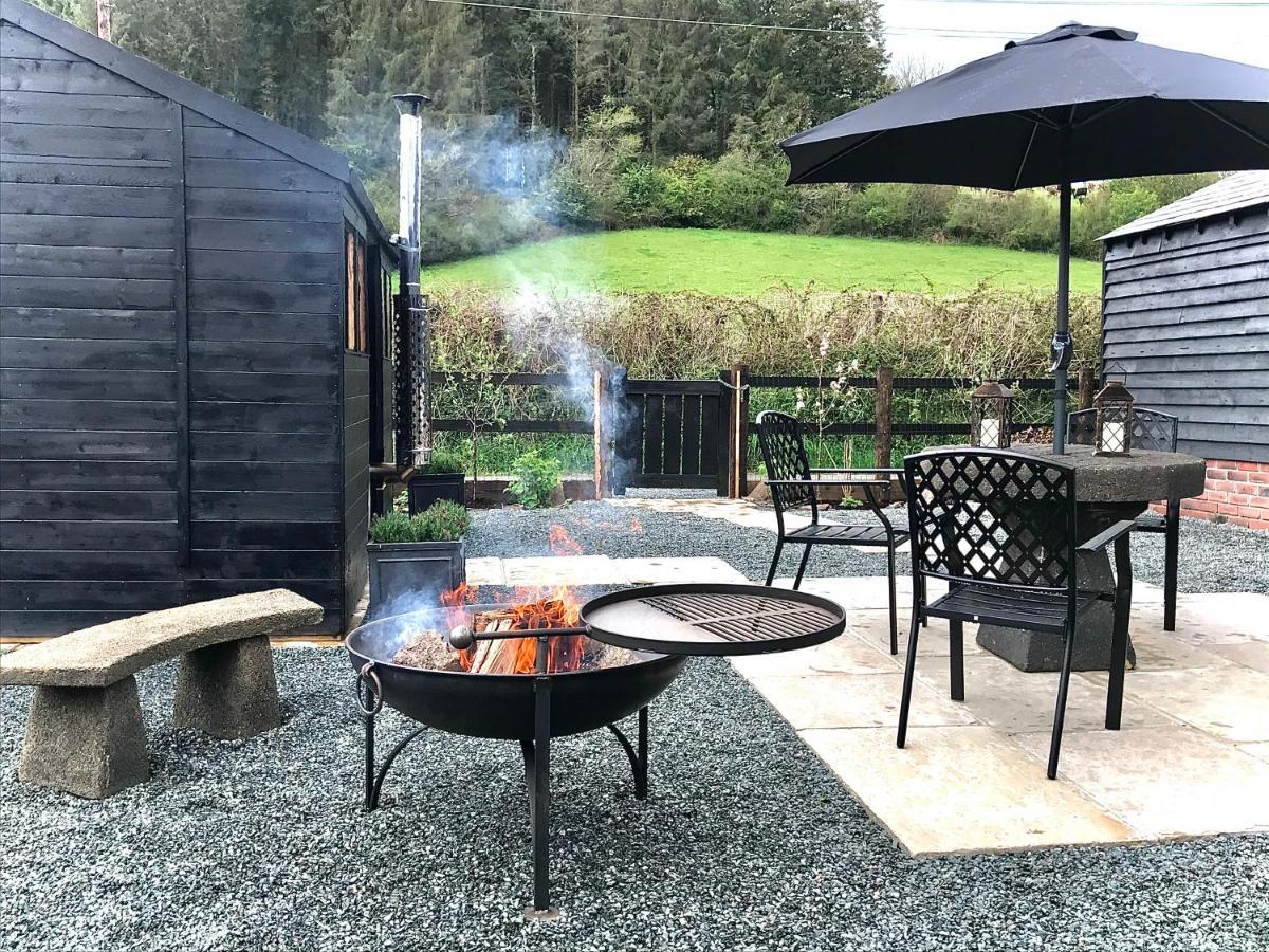 Trelaske Mill Cider Barn-With Hot Tub, Fire Pit Bbq Lewannick المظهر الخارجي الصورة