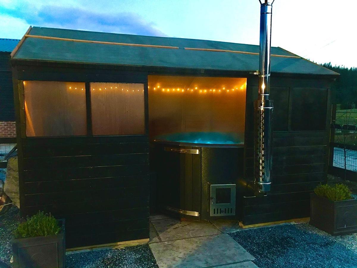 Trelaske Mill Cider Barn-With Hot Tub, Fire Pit Bbq Lewannick المظهر الخارجي الصورة