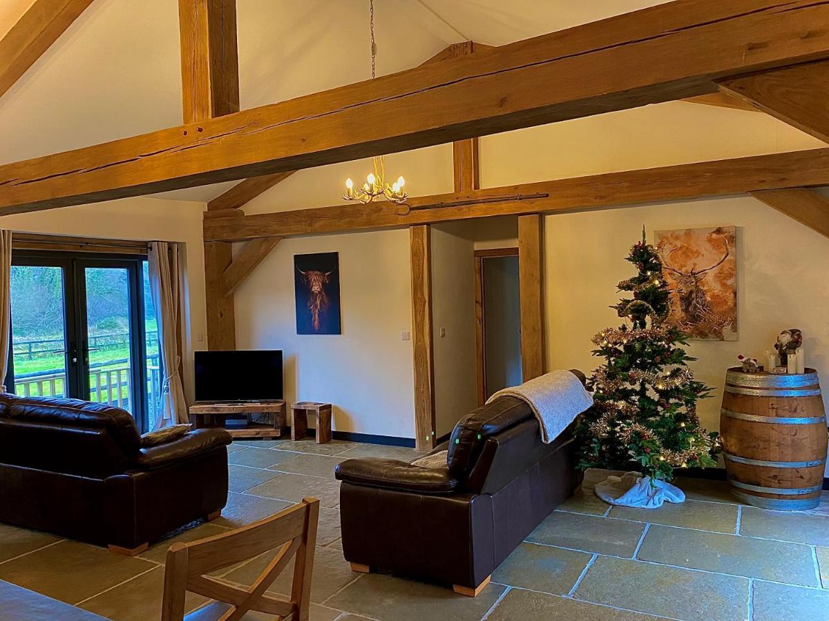 Trelaske Mill Cider Barn-With Hot Tub, Fire Pit Bbq Lewannick المظهر الخارجي الصورة
